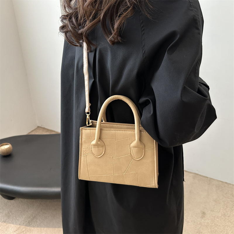 Retro and stylish solid-color bag for women, 2024 new winter hand-held shoulder crossbody bag, simple and casual small square bag Specification drawing