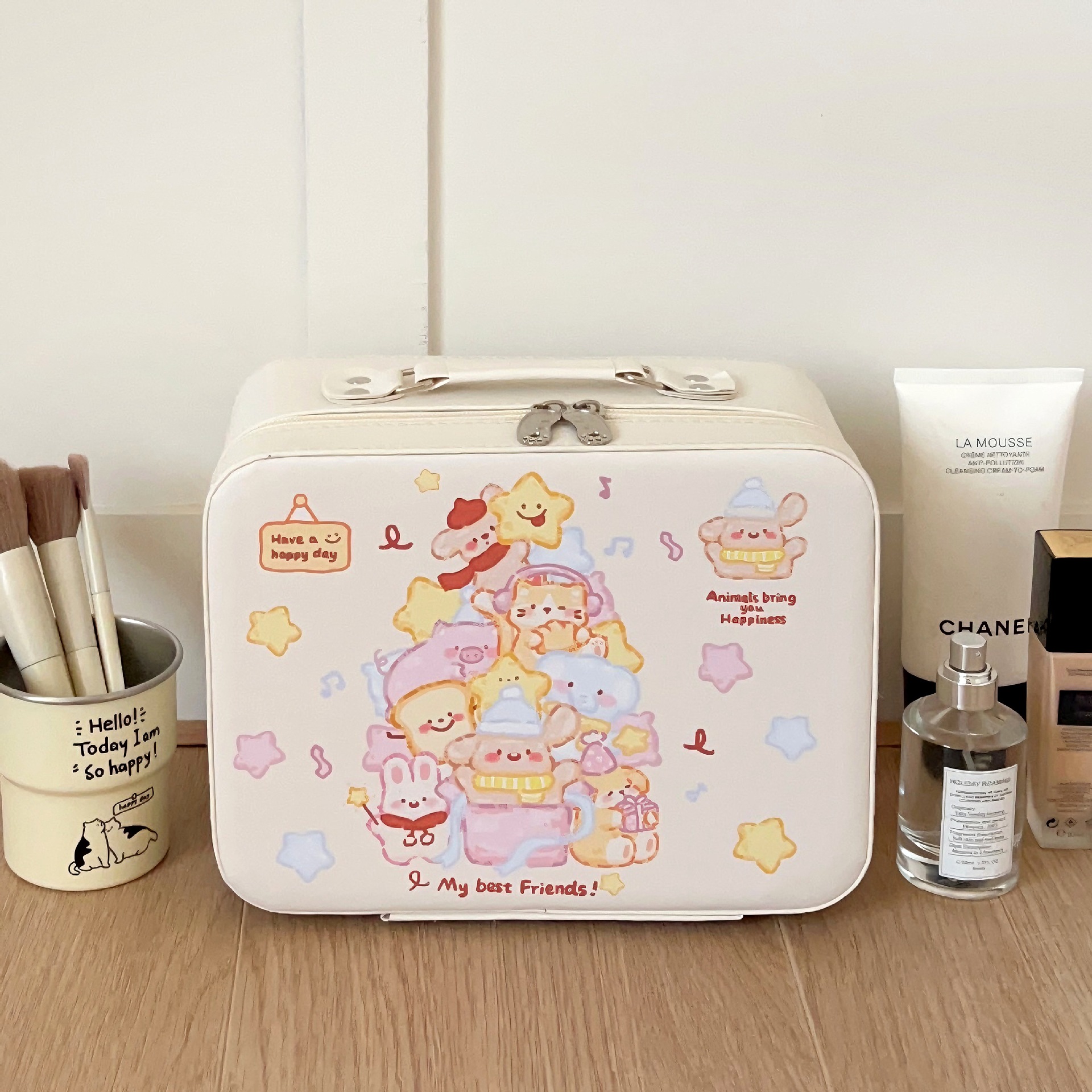 This cartoon makeup box is a portable, three-dimensional, large-capacity device with a mirror. It is a must-have cosmetic storage tool for travel Application Scenario