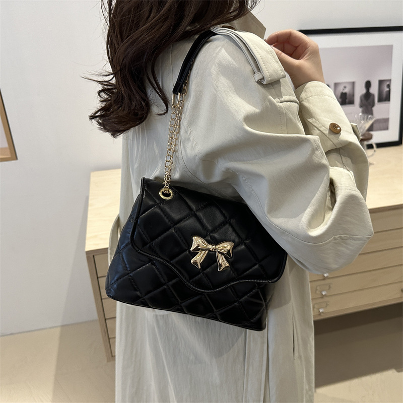 High-end bow underarm fashionable bag for women 2024, simple diamond-shaped chain small square bag, French trendy single-shoulder bag Specification drawing