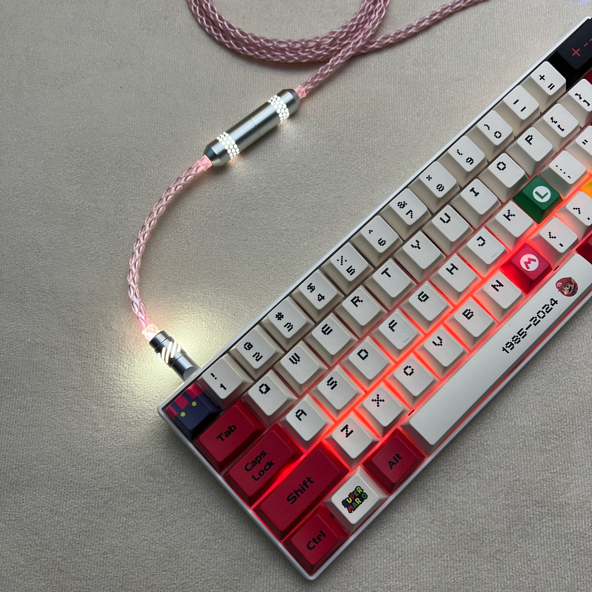 Customized luminous hollow honeycomb mesh tube white light single crystal copper aviation plug-in cable 8K magnetic axis keyboard data cable charging cable full figure