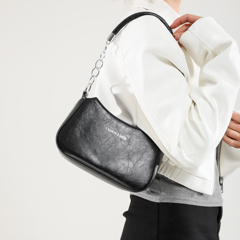 This year, simple and fashionable bags are in vogue for women. The new 2024 trendy and fashionable underarm bag features a niche design and a single-shoulder crescent bag Specification drawing