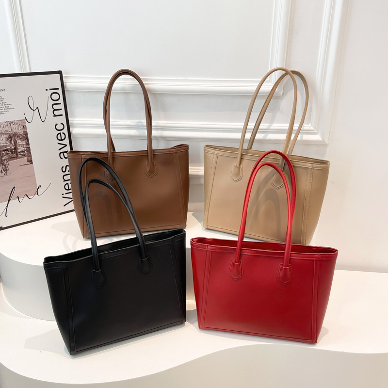 High-end large bag, 2024 new trendy solid color single-shoulder bag, women's large-capacity tote bag, work commuting bag Application Scenario