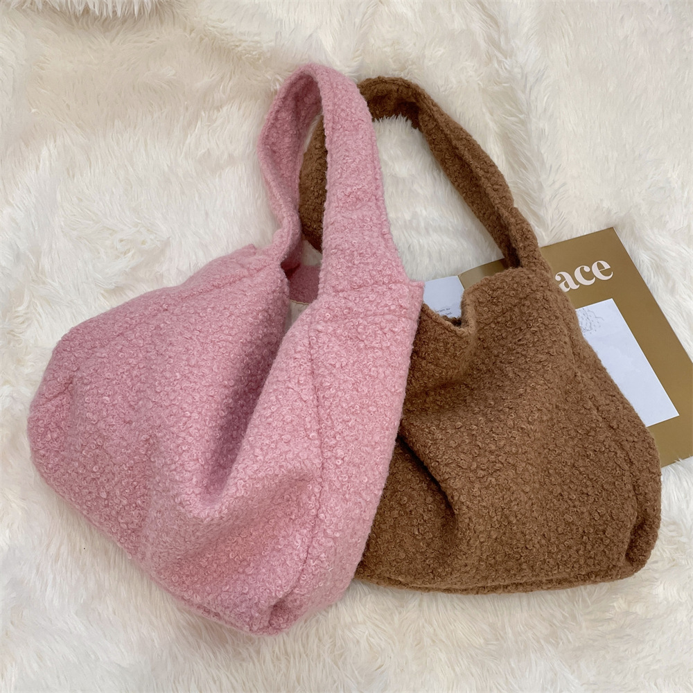 411161 Autumn and Winter new ins style single-shoulder bag, solid color circle fleece tote bag, wine red commuter bag for female students details Picture