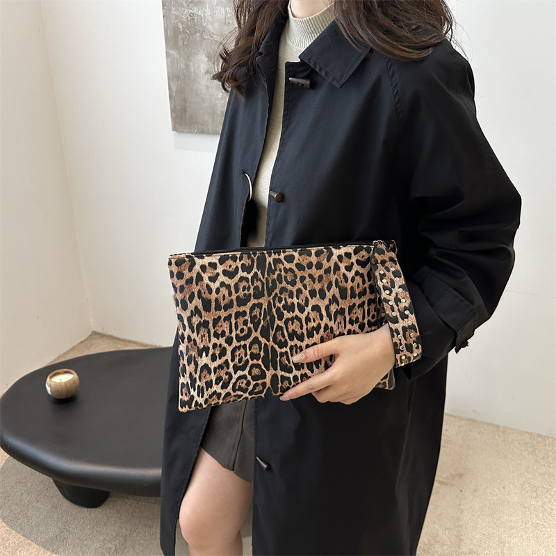 Ladies' handbag 2024 New style clutch bag, European and American fashion, niche and simple envelope bag, small square bag, storage bag, trendy Specification drawing