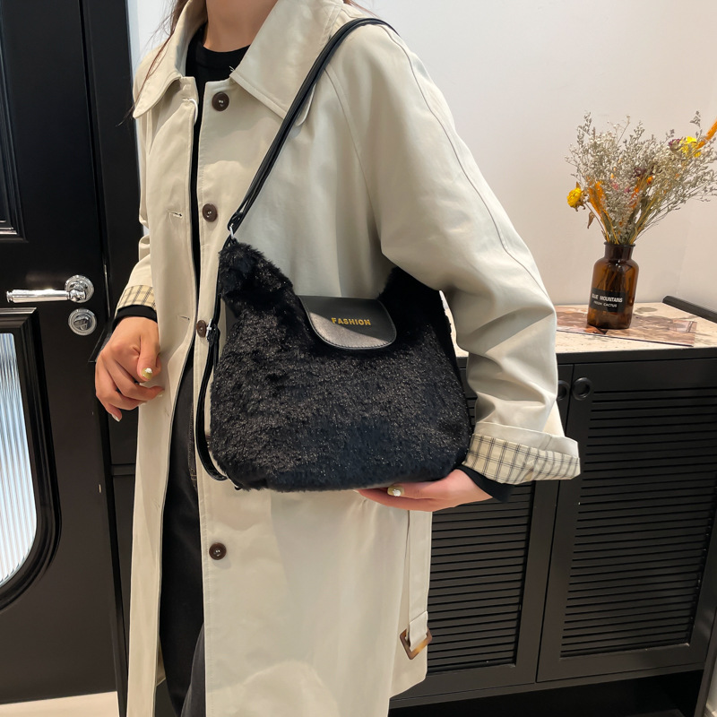 High-end plush bag for women 2024 new style, fashionable autumn and winter, large-capacity versatile backpack, high-quality commuting crossbody bag details Picture