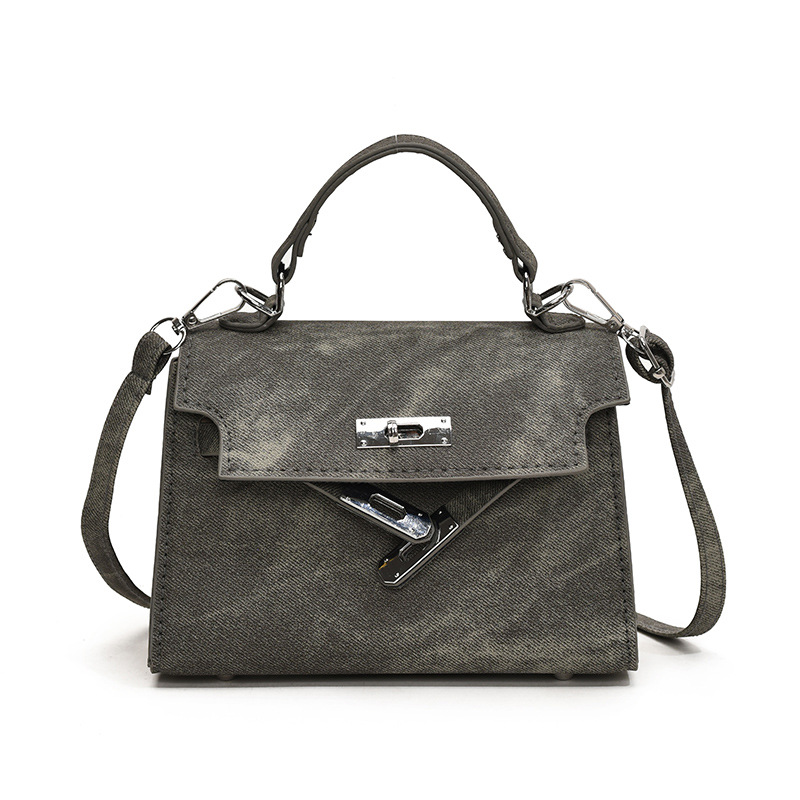 This is a trendy and fashionable handbag for women, featuring a unique and high-end platinum Kelly bag. It's a versatile and casual shoulder bag Item Picture