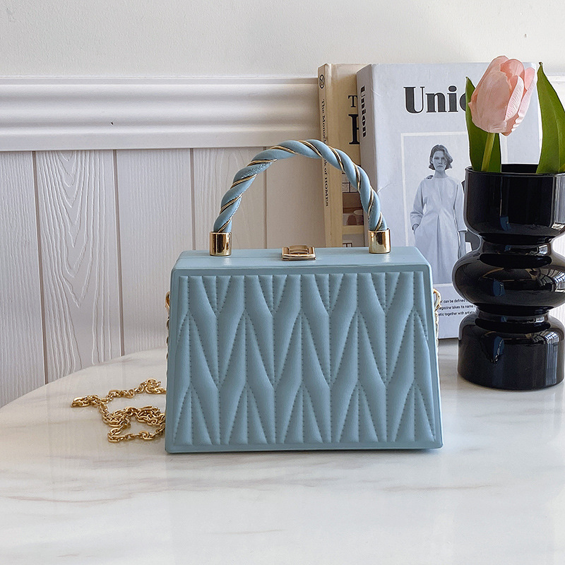 Fashionable single-shoulder crossbody bag, new Korean-style versatile silk scarf small square bag, hand-held high-end box bag, pleated chain bag full figure