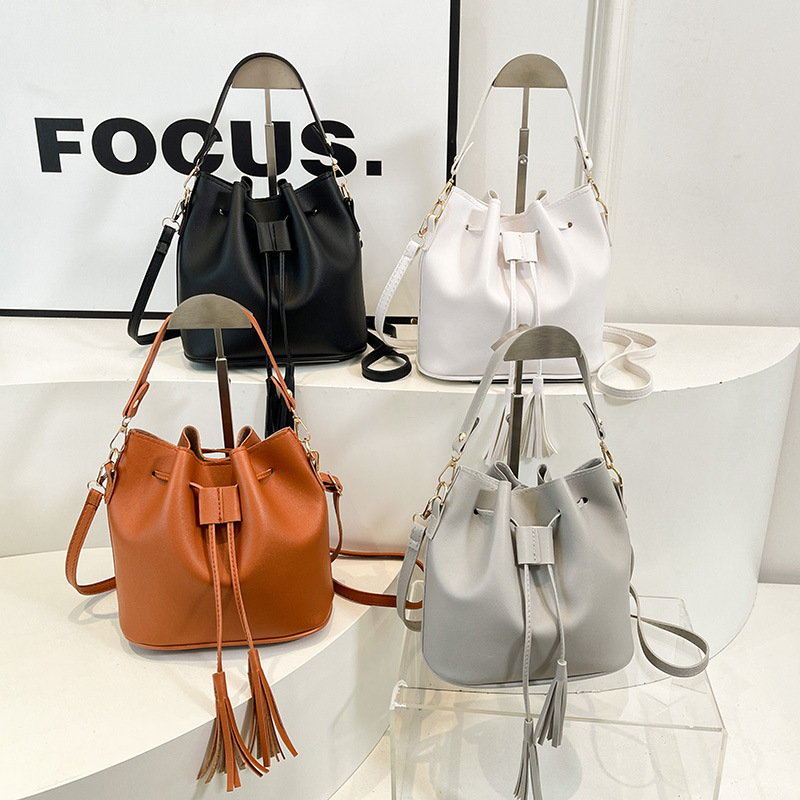 Bucket bag 2025 Cross-border bag, mini small bag, simple and versatile, single-shoulder crossbody bag for commuting Application Scenario