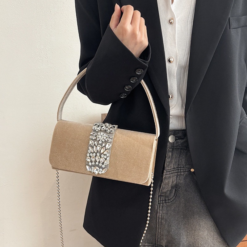 The 2024 new French banquet velvet rhinestone small square bag for women is a fashionable and versatile handbag and a single-shoulder crossbody bag Application Scenario