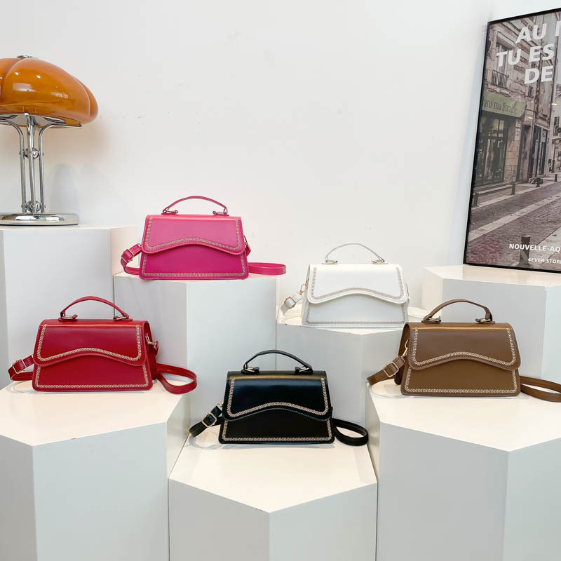 Xiaofang Bag Women's 2025 Spring New Women's Bag: Fashionable single-shoulder bag, casual handbag, trendy and simple crossbody bag Application Scenario
