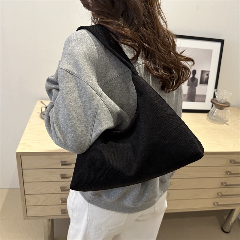 A niche, stylish and versatile cloth bag for women, a new trendy handbag, a single-shoulder bag, and a large-capacity tote bag for fashionable commuting Specification drawing