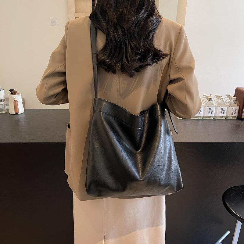 Retro and high-end large-capacity underarm tote bag for women, 2024 new autumn and winter simple and casual single-shoulder crossbody bag Specification drawing