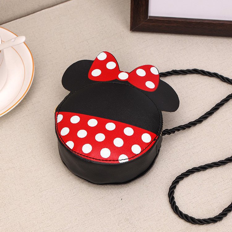 A new, fashionable and stylish mini mini bag with a cartoon contrasting color PU for children. It's a one-shoulder, crossbody and cheap small bag full figure