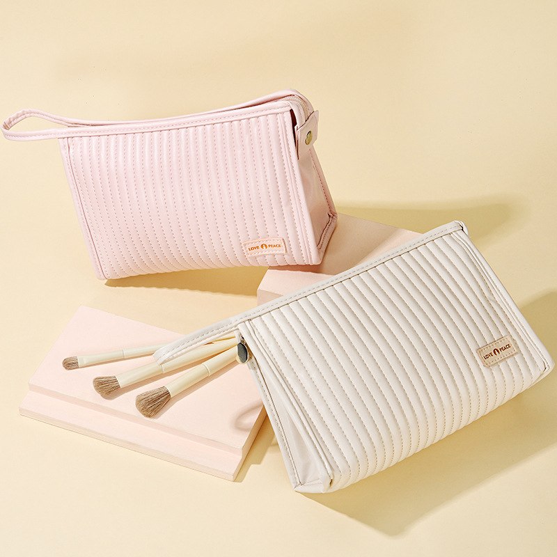 The cake series of cosmetic bags, travel toiletries, cosmetics storage bags, hand-held bags for white-collar workers, three-piece set full figure