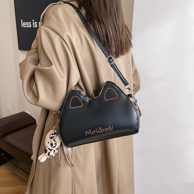 Winter retro frosted small bag for women, 2024 new style fashionable and versatile crossbody bag, cute cartoon single-shoulder bag details Picture