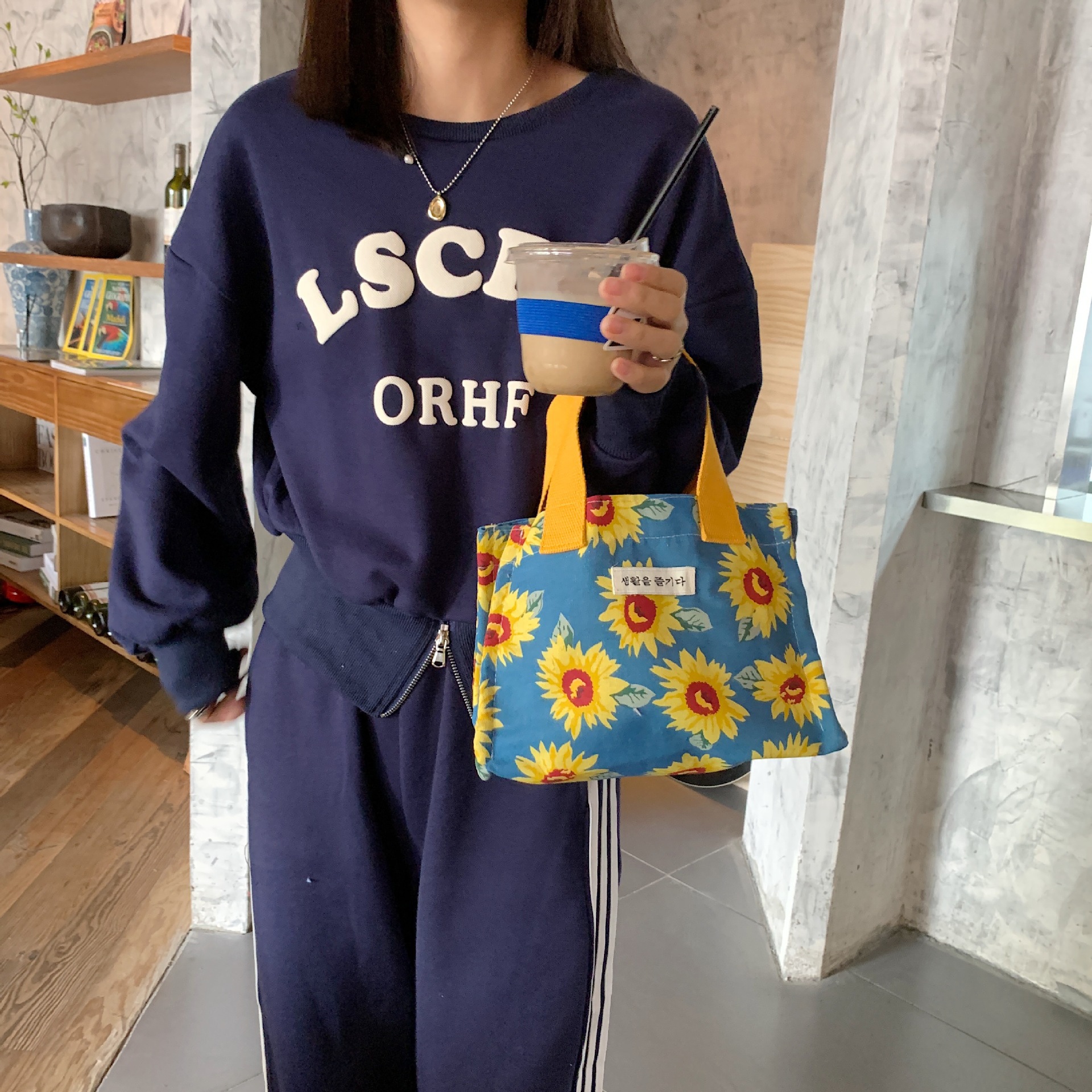 21052 Japanese-style portable lunch box, bento bag, handbag, commuter and office worker lunch handbag, miscellaneous storage bag Application Scenario