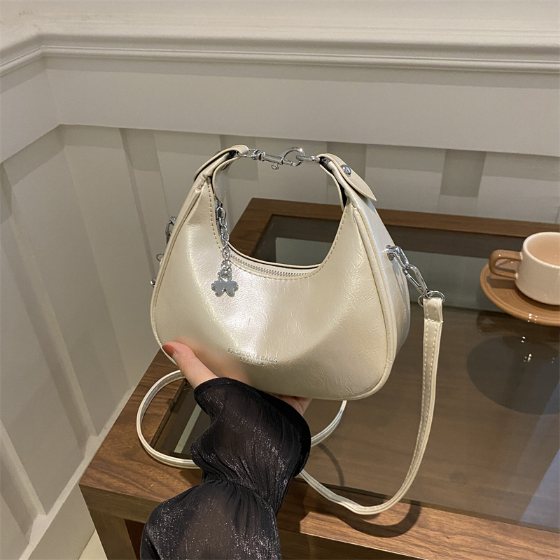 A niche Korean hand-held crescent moon bag for women, a new 2024 trendy and fashionable underarm bag, a versatile single-shoulder crossbody bag full figure