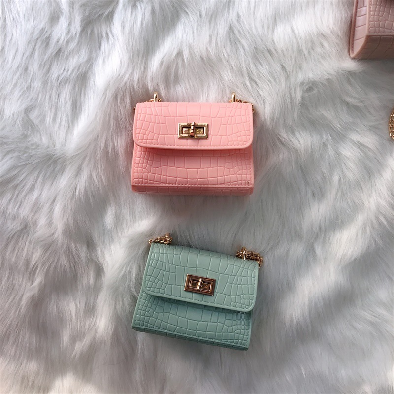 Summer mini mini bag for women 2025 new style trendy Internet celebrity crocodile pattern solid color single-shoulder crossbody chain bag Application Scenario
