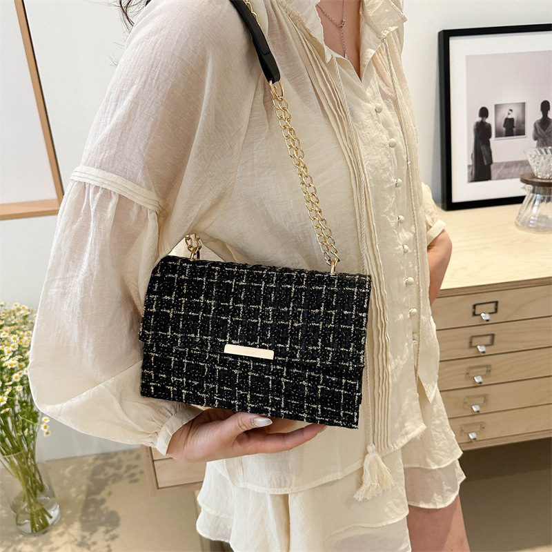 Cross-border trendy bag, women's niche design, single-shoulder crossbody bag, chain fashion, versatile, commuting underarm small square bag Specification drawing