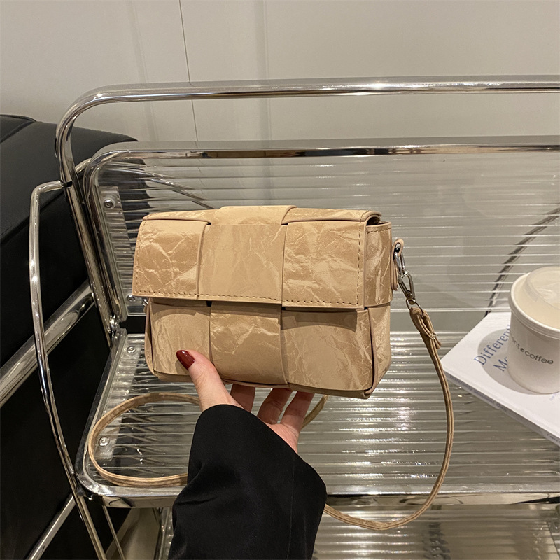 A niche fashion woven bag for women, new spring 2025 style, simple and versatile small square bag, high-end casual crossbody bag full figure