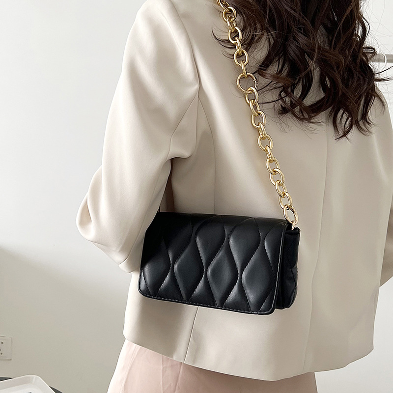 A stylish single-shoulder, underarm, small square bag for 2025, a trendy chain bag in candy color, with a casual texture details Picture