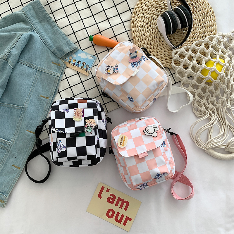 Wholesale of 2022 new style fresh and clean crossbody nylon small square bag ins Korean version large capacity single-shoulder checkered mobile phone bag full figure