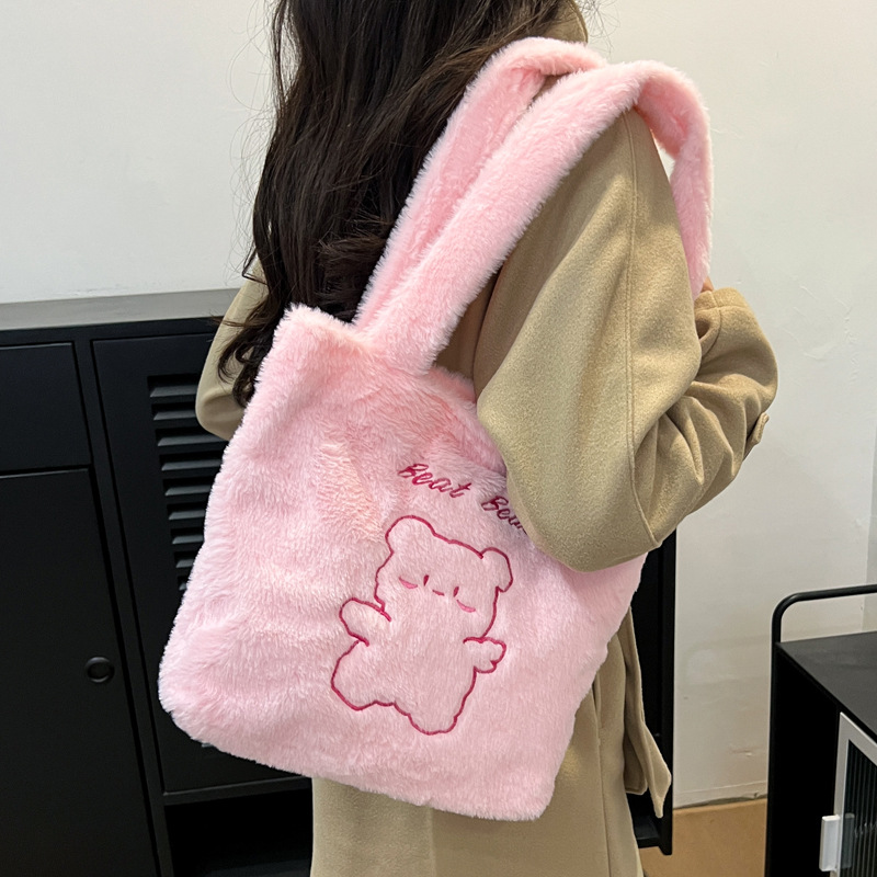 The new winter plush tote bag, a Japanese bear large-capacity single-shoulder bag, is versatile and can be carried by students for class details Picture