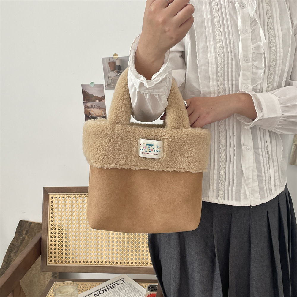 411222 Autumn and winter suede women's handbag, new plush large-capacity tote bag, casual commuting handbag Application Scenario