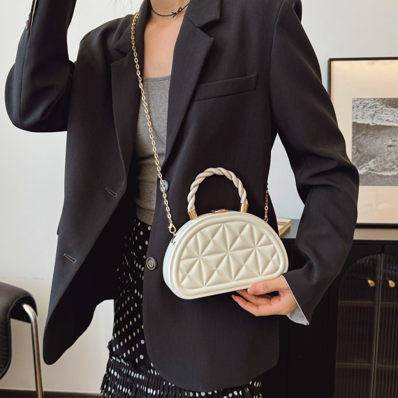 Spring 2025 new casual and personalized crossbody bag, a niche design for women, a diamond-shaped hand-held semi-round bag, a fashionable single-shoulder bag Specification drawing