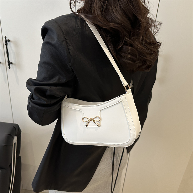 High-end texture, versatile underarm small bag, women's bag 2025 new style, fashionable hand-held shoulder bag, stylish baguette bag details Picture