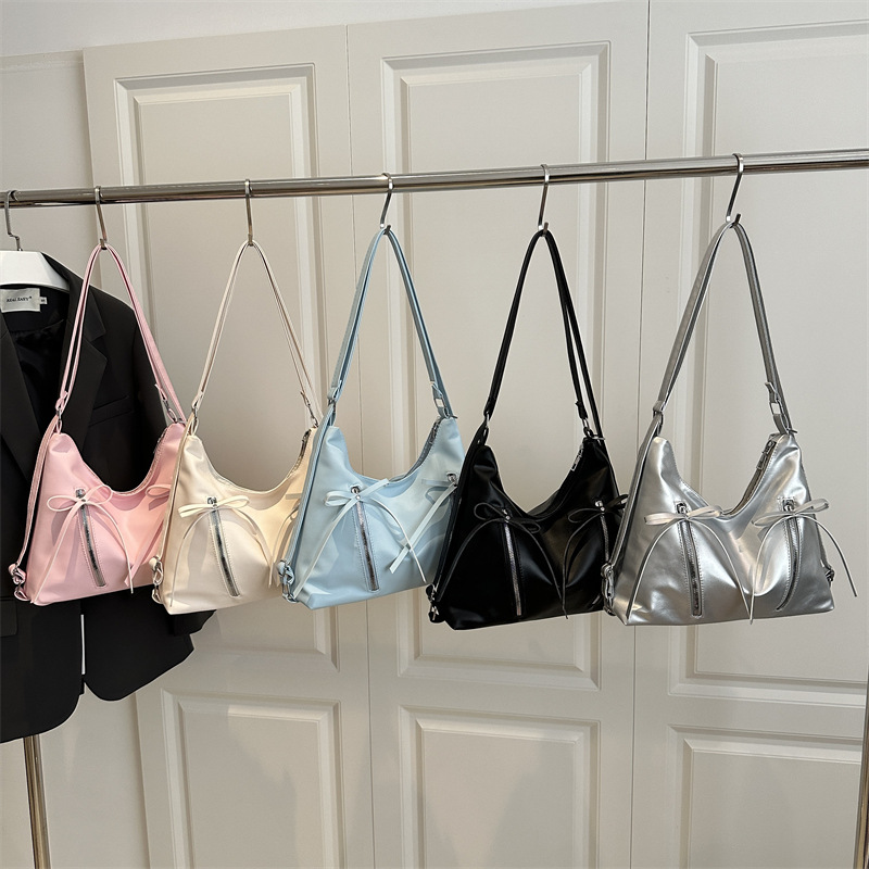 Bow-shaped large-capacity underarm bag for women, new trendy and fashionable tote bag, high-end shoulder bag, backpack dual-purpose bag Application Scenario