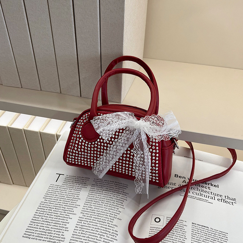 Diamond-encrusted women's 2025 new large-capacity water diamond hand-held pillow bag, simple and elegant texture, single-shoulder crossbody bag full figure