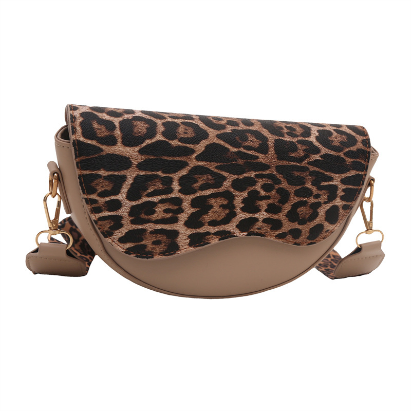A trendy and fashionable leopard print texture loose saddle bag for women's winter, a small crossbody single-shoulder bag for ladies Item Picture