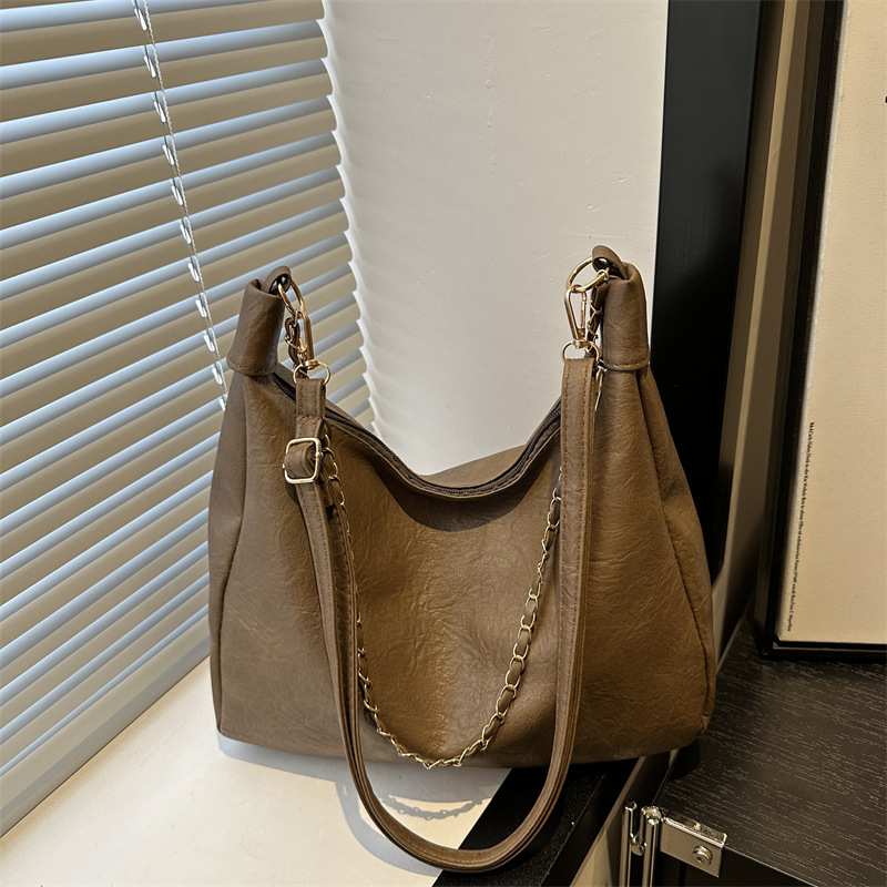 Soft surface solid color large capacity 2024 new winter casual chain commuting crossbody single-shoulder underarm tote women's bag full figure