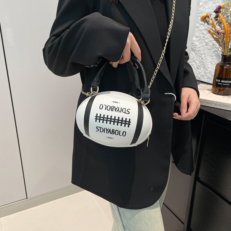 The popular and individualized rugby chain single-shoulder fashion bag for the spring of 2025, the new crossbody bag, is a cross-border trend Specification drawing