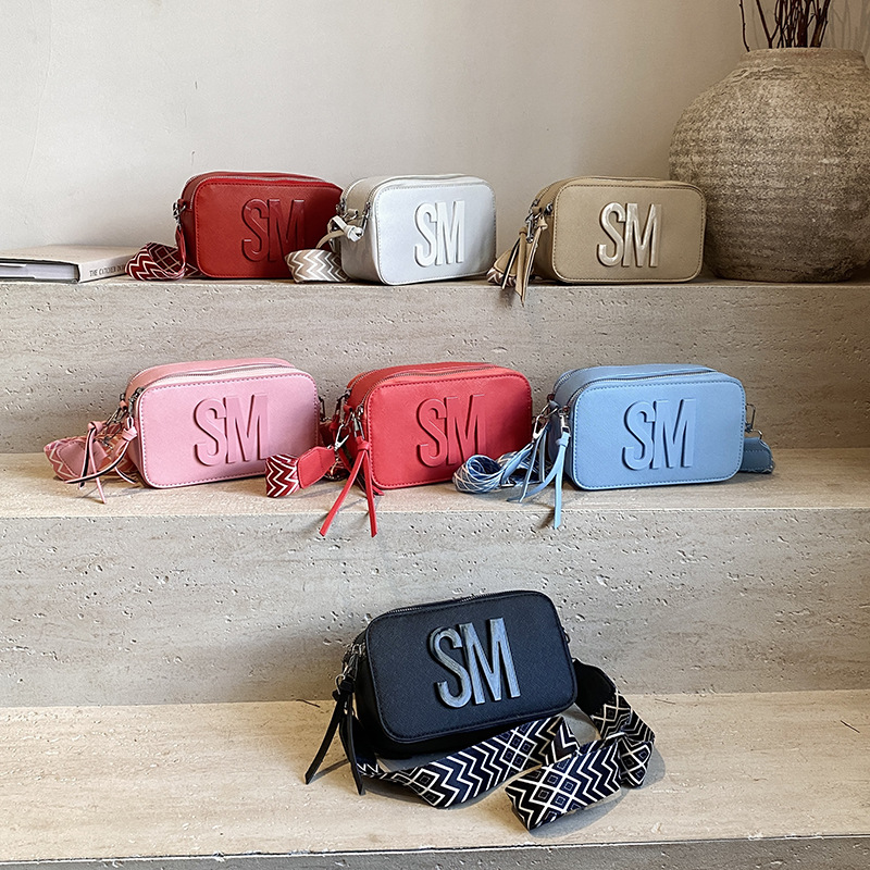 Trendy and versatile women's bags, high-quality small square bags, casual single-shoulder bags, commuting crossbody bags, wide shoulder strap mother-daughter bags full figure