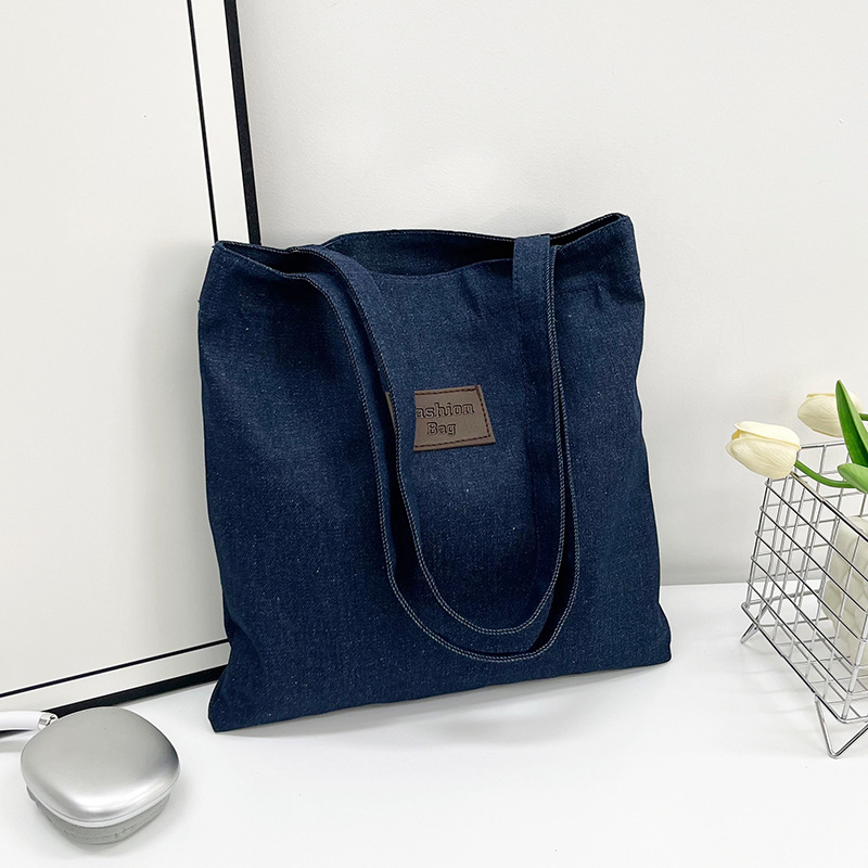 Fashionable new design denim material handbag, new women's bag, trendy and versatile shoulder bag, simple tote bag full figure