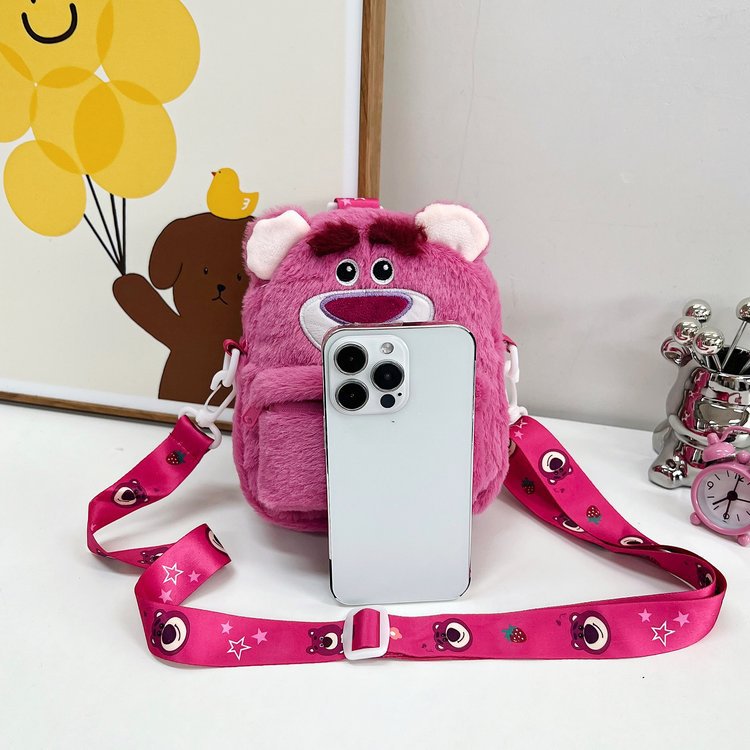Cute furry bag, girlish heart 2023 new style Strawberry Bear Sullivan Cartoon bag, Lolita crossbody bucket bag Application Scenario