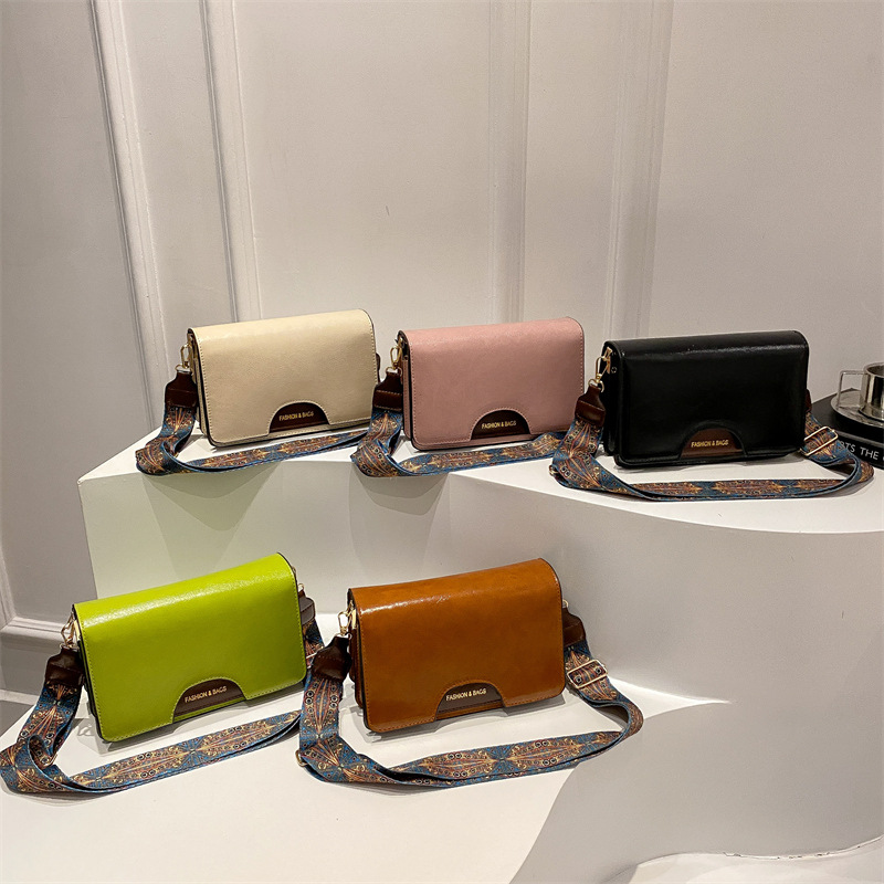 Trendy women's bags, women's single-shoulder bags, versatile business commuting bags, backpacks, single-shoulder crossbody bags, small square bags, trendy women's bags Application Scenario