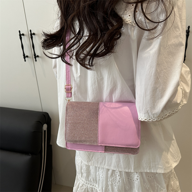 The new spring and summer style of the simple design and bright bread bag is simple and fashionable. It is a small square bag for women to carry diagonally on one shoulder Specification drawing