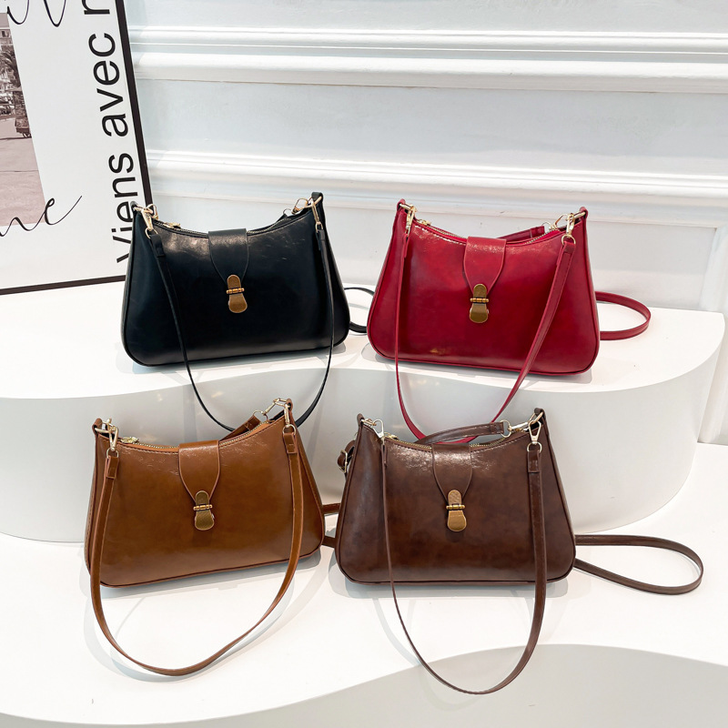 Stylish underarm bag 2025 Spring New style, niche design, solid color small square bag, single-shoulder crossbody bag Application Scenario