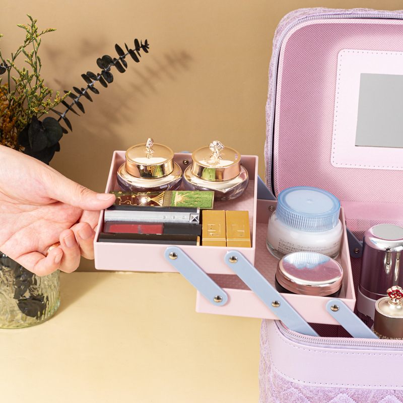 Portable makeup case, large-capacity jewelry and cosmetics multi-compartment storage box, simple and multi-functional hand-held makeup bag Application Scenario