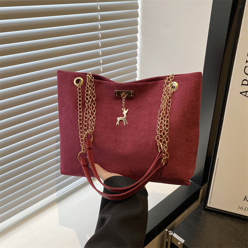 Retro commuter quality chain single-shoulder bag for women, new winter 2024 stylish ins underarm bag tote bag for women full figure