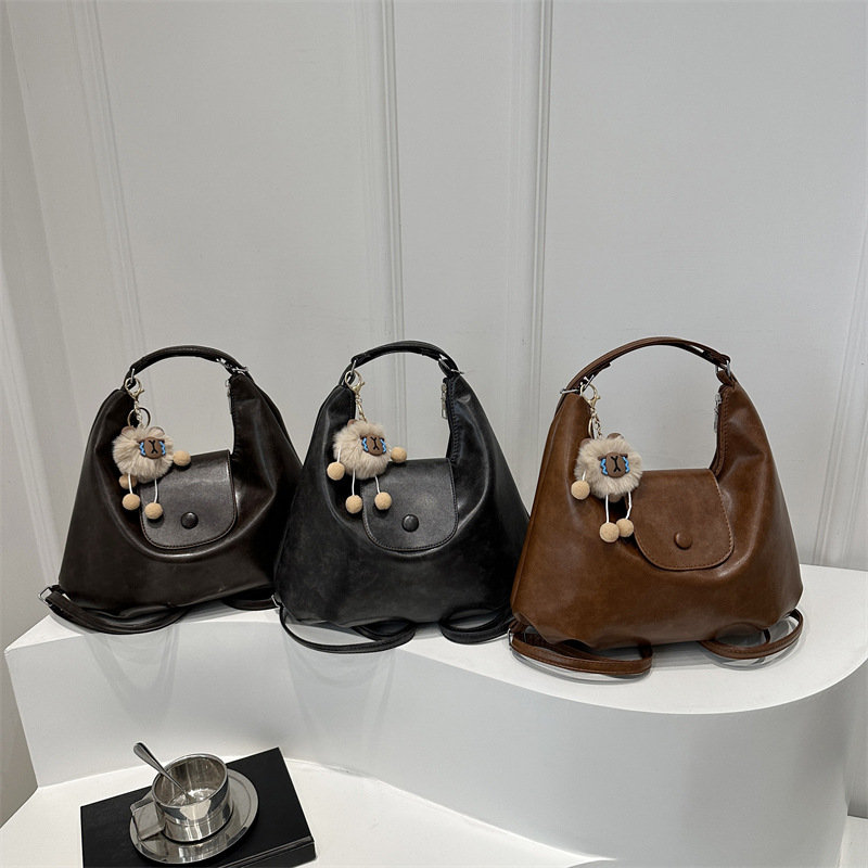 High-end quality large-capacity backpack for women, new winter 2024 fashionable commuting single-shoulder bag, casual and versatile tote bag Application Scenario
