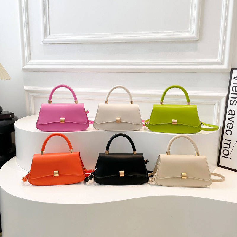 Women's bag 2025 New style fashionable commuting bag, versatile single-shoulder crossbody bag, high-end baguette bag, niche small square bag for women Application Scenario