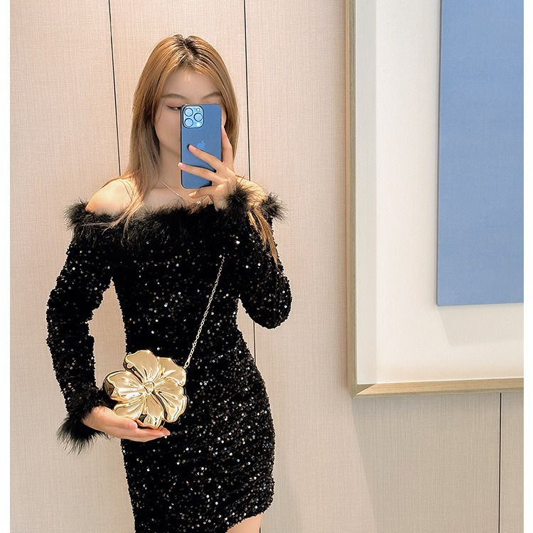 2025 New style flower acrylic bag, ladies' clutch, chain crossbody bag, cross-border fashionable and sweet dinner bag Application Scenario