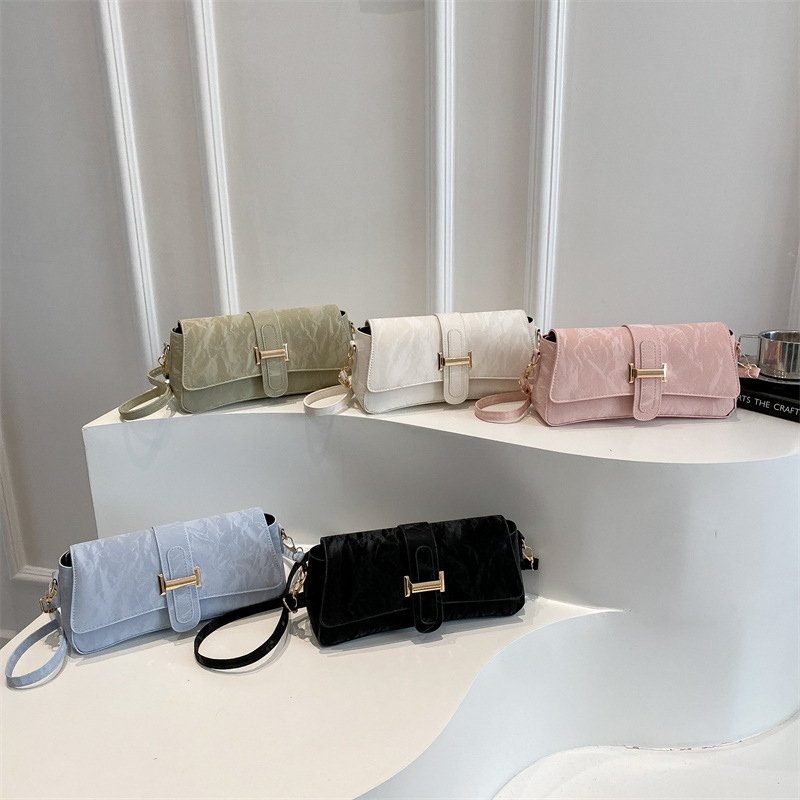 Spring Aesthetic underarm bag 2025 Spring/Summer Korean style simple and stylish small square bag, high-end single-shoulder crossbody bag for women Application Scenario