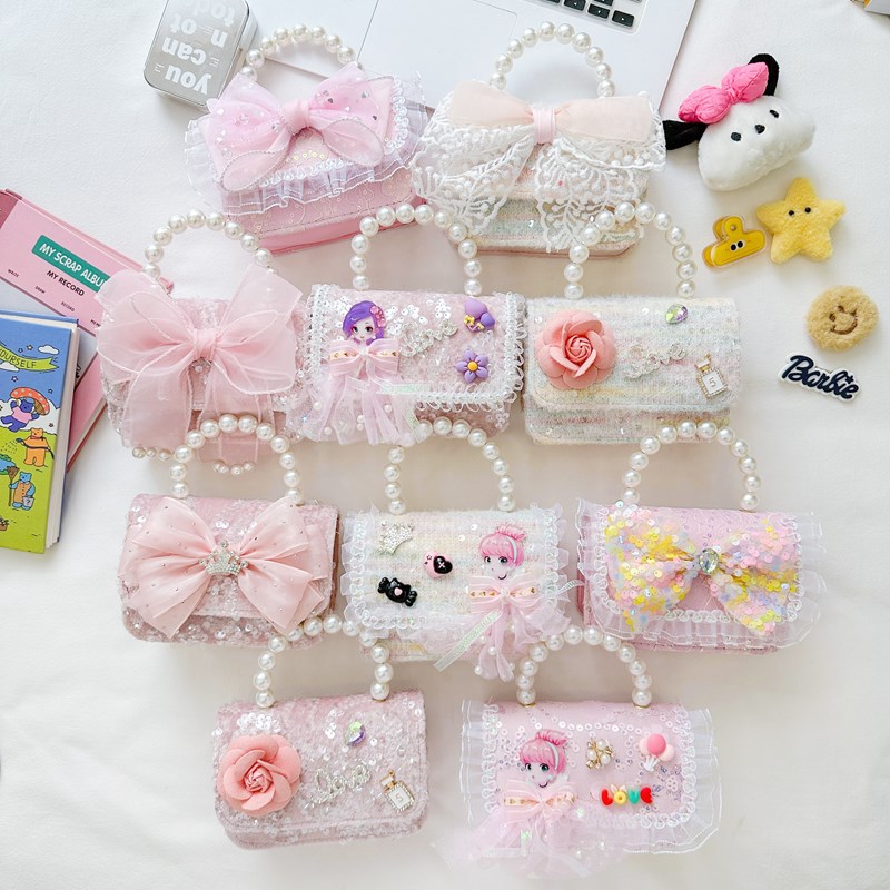 Children's accessory bags, summer fashion crossbody bags, girls' pearl hand-held princess bags, small chanel-style coin purifiers wholesale Application Scenario