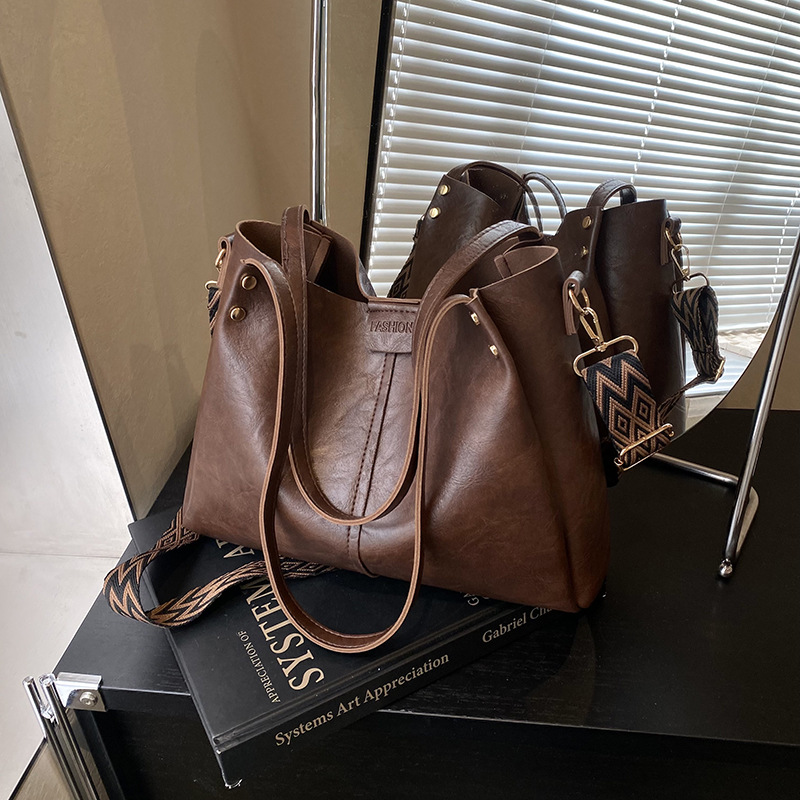 Stylish ladies' large-capacity bag, women's bag 2025 new style, fashionable and high-quality crossbody bag, single-shoulder hand-held tote bag full figure
