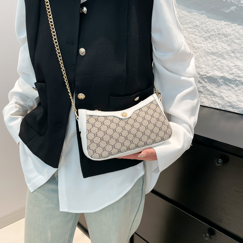 Cross-border trendy printed single-shoulder bag, a versatile and niche underarm bag for women, a fashionable and durable small square bag for commuting Specification drawing